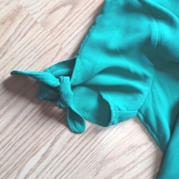 B. Smart Green Mini V-Neck Flowy Tie Shoulder Wrap Mini Dress Size 5 - Picture 5 of 8